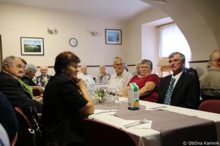 Slavnostna podelitev priznanj in cvetja diamantnim in zlatim parom (11)